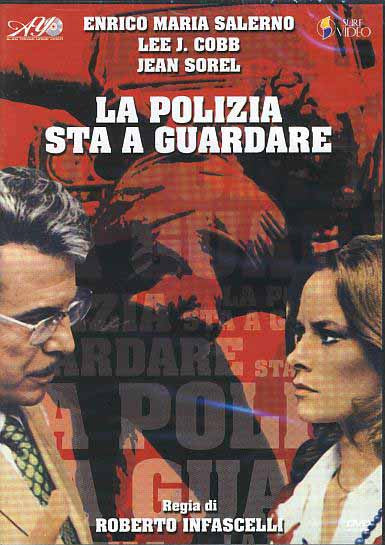 LA POLIZIA STA A GUARDARE